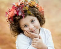Brunette Girl In A Autumn Crown Royalty Free Stock Photos