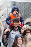Bruxelas, Bélgica - 2 de dezembro de 2018 - mais do que 75000 pessoas tomou nas ruas de Bruxelas durante o março de ClaimTheClima foto de stock Bruxelas, Bélgica - 2 de dezembro de 2018 - mais do que 75000 pessoas tomou nas ruas de Bruxelas durante o março de ClaimTheClima foto de stock