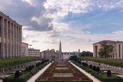 Bruxelles, viste del comune e del centro di vecchia città dalle arti del DES di Mont un giorno nuvoloso, Belgio immagini stock Bruxelles, viste del comune e del centro di vecchia città dalle arti del DES di Mont un giorno nuvoloso, Belgio immagini stock