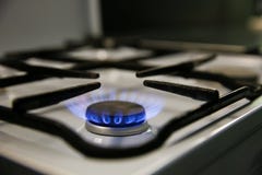 Brûlures de gaz sur le fourneau de cuisine photographie stock Brûlures de gaz sur le fourneau de cuisine photographie stock