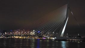 Brücke bis zum Nacht lizenzfreie stockfotografie Brücke bis zum Nacht lizenzfreie stockfotografie
