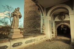 Brücke zum Schloss - böhmisches Europa lizenzfreie stockbilder Brücke zum Schloss - böhmisches Europa lizenzfreie stockbilder