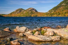 Bubblorna från över Jordan Pond, Maine arkivbilder Bubblorna från över Jordan Pond, Maine arkivbilder
