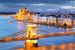 Budapest, night view of Chain Bridge on the Danube river Stock Photography Budapest, night view of Chain Bridge on the Danube river Stock Photography