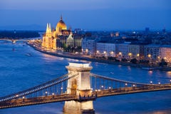 Budapest-Stadtbild nachts lizenzfreie stockfotos Budapest-Stadtbild nachts lizenzfreie stockfotos