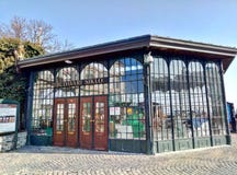 Budapest, Węgry, Luty/- 12 2012: Wierzch stacja Budapest rocznika funiculair obraz stock Budapest, Węgry, Luty/- 12 2012: Wierzch stacja Budapest rocznika funiculair obraz stock