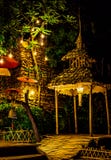 Buddha-wat und Lichter nachts, Chiang Mai, Thailand lizenzfreie stockfotos Buddha-wat und Lichter nachts, Chiang Mai, Thailand lizenzfreie stockfotos