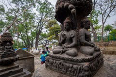 4 buddhas и посетителя стоковые фотографии rf 4 buddhas и посетителя стоковые фотографии rf