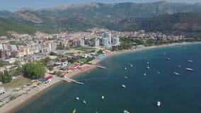 Budva lyxiga Marina Pier With Yachts And Sailing fartyg stock video Budva lyxiga Marina Pier With Yachts And Sailing fartyg stock video