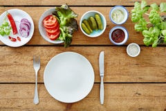 Bufete de ensaladas del foodie del vegano listo para preparar un bocado Imagenes de archivo Bufete de ensaladas del foodie del vegano listo para preparar un bocado Imagenes de archivo