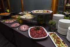 Buffet di nozze con l'alimento culinario del buffet di cucina fotografia stock libera da diritti Buffet di nozze con l'alimento culinario del buffet di cucina fotografia stock libera da diritti