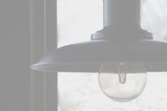 Buitensporige lamp voor minimalistic en rustieke binnenlandse achtergrond stock afbeelding Buitensporige lamp voor minimalistic en rustieke binnenlandse achtergrond stock afbeelding