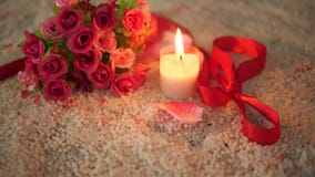 Bukettrosor, band och brinnande längd i fot räknat för stearinljus för valentindag Bukettrosor, band och brinnande längd i fot räknat för stearinljus för valentindag