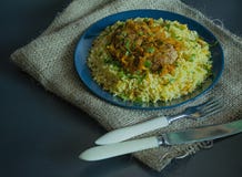 Bulgur z cutlet i warzywami słuzyć na talerzu Wieprzowin cutlets z owsianką W?a?ciwy od?ywianie By? mo?e Widok od obraz stock Bulgur z cutlet i warzywami słuzyć na talerzu Wieprzowin cutlets z owsianką W?a?ciwy od?ywianie By? mo?e Widok od obraz stock
