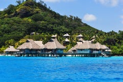 Bungalows de Overwater em Bora Bora fotos de stock Bungalows de Overwater em Bora Bora fotos de stock