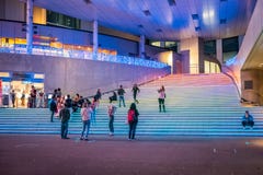 Buntes Treppenhaus an der Taucherstadtpiazza auf Odaiba-Bereich, Japan stockbilder Buntes Treppenhaus an der Taucherstadtpiazza auf Odaiba-Bereich, Japan stockbilder