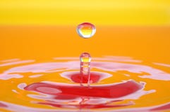 Buntes Wasserspritzen lizenzfreies stockfoto Buntes Wasserspritzen lizenzfreies stockfoto