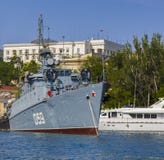 Buque de guerra ruso en Sevastopol imágenes de archivo libres de regalías Buque de guerra ruso en Sevastopol imágenes de archivo libres de regalías