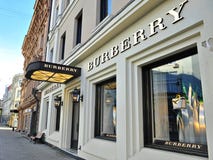 Burberry statku flagowego sklep, Petrovka ulica, Moskwa zdjęcia stock Burberry statku flagowego sklep, Petrovka ulica, Moskwa zdjęcia stock