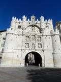Burgos, España, Santa Maria Arch, cielo azul, día soleado fotos de archivo libres de regalías Burgos, España, Santa Maria Arch, cielo azul, día soleado fotos de archivo libres de regalías