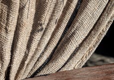 Burlap naturalnej tkaniny tekstury tkaniny słoneczny dzień obraz royalty free Burlap naturalnej tkaniny tekstury tkaniny słoneczny dzień obraz royalty free