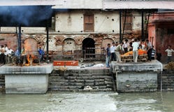 burning ghatspashupatinath Royaltyfria Bilder burning ghatspashupatinath Royaltyfria Bilder