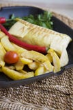 Burrito y verduras calientes en cacerola Imágenes de archivo libres de regalías Burrito y verduras calientes en cacerola Imágenes de archivo libres de regalías