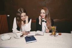 businesswomen photos libres de droits businesswomen photos libres de droits
