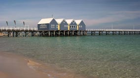 BUSSELTON, WESTELIJK AUSTRALIË, AUSTRALIË 9 NOVEMBER, 2015: de ochtendmening van busseltonpier bijna 2km snakt stock foto's BUSSELTON, WESTELIJK AUSTRALIË, AUSTRALIË 9 NOVEMBER, 2015: de ochtendmening van busseltonpier bijna 2km snakt stock foto's