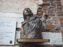 Buste en bronze de Shakespeare à Vérone image libre de droits Buste en bronze de Shakespeare à Vérone image libre de droits