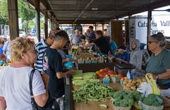 Busy Saturday at the Salem Farmers Market royalty free stock image Busy Saturday at the Salem Farmers Market royalty free stock image