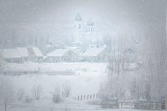 Buturlinovka, Voronezh-gebied van Rusland, 3 Februari 2019 Sneeuwstorm in een Russisch dorp royalty-vrije stock foto's Buturlinovka, Voronezh-gebied van Rusland, 3 Februari 2019 Sneeuwstorm in een Russisch dorp royalty-vrije stock foto's