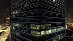 byggande modernt nattkontor Natten tänder, stadskontorsbyggnadcentret, cityscapesikt skjutit Korporationskontor stock video byggande modernt nattkontor Natten tänder, stadskontorsbyggnadcentret, cityscapesikt skjutit Korporationskontor stock video