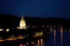 Bâtiment de capitol d'état de WV la nuit photos stock Bâtiment de capitol d'état de WV la nuit photos stock