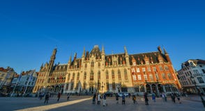 Bâtiments provinciaux de cour et de Historium Bruges photo stock Bâtiments provinciaux de cour et de Historium Bruges photo stock