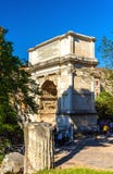 Båge av Titus i Roman Forum, Italien fotografering för bildbyråer Båge av Titus i Roman Forum, Italien fotografering för bildbyråer