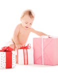 Bébé avec des cadeaux photo stock Bébé avec des cadeaux photo stock