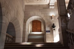 Bélgica, Lovaina - 5 de septiembre de 2014: Biblioteca histórica en Lovaina fotografía de archivo libre de regalías Bélgica, Lovaina - 5 de septiembre de 2014: Biblioteca histórica en Lovaina fotografía de archivo libre de regalías