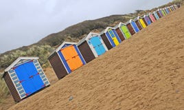 Cabanas coloridas da praia fotografia de stock Cabanas coloridas da praia fotografia de stock