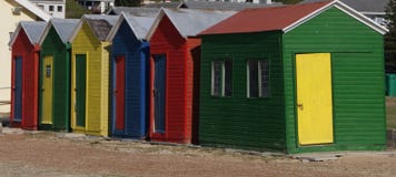 Cabanas coloridas da praia na costa em Cape Town foto de stock Cabanas coloridas da praia na costa em Cape Town foto de stock