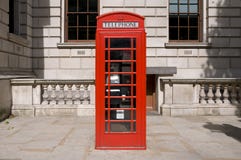 Cabine téléphonique britannique rouge classique Photo stock Cabine téléphonique britannique rouge classique Photo stock