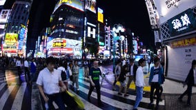 Cacerola del lapso de tiempo del distrito ocupado en la noche - Tokio Japón del entretenimiento/de las compras de Shinjuku almacen de video Cacerola del lapso de tiempo del distrito ocupado en la noche - Tokio Japón del entretenimiento/de las compras de Shinjuku almacen de video