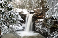 Cachoeira coberto de neve - plano lamba quedas - montanhas apalaches - Kentucky fotos de stock Cachoeira coberto de neve - plano lamba quedas - montanhas apalaches - Kentucky fotos de stock