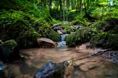 Cachoeira minúscula imagem de stock Cachoeira minúscula imagem de stock