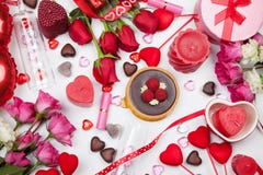 Cadeaux et festins assortis de valentines photographie stock libre de droits Cadeaux et festins assortis de valentines photographie stock libre de droits