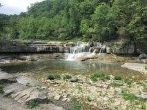 Cadute pi? basse di Taughannock immagine stock Cadute pi? basse di Taughannock immagine stock