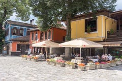 Café dans le Koprivshtitsa disponible central en Bulgarie images stock Café dans le Koprivshtitsa disponible central en Bulgarie images stock