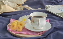 Café de matin dans la chambre à coucher photo stock Café de matin dans la chambre à coucher photo stock