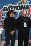 Cal Ripken Jr assiste à la course de NASCAR photo stock Cal Ripken Jr assiste à la course de NASCAR photo stock
