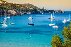 Cala Tarida en la playa San Jose de Ibiza en Balearic Island foto de archivo Cala Tarida en la playa San Jose de Ibiza en Balearic Island foto de archivo